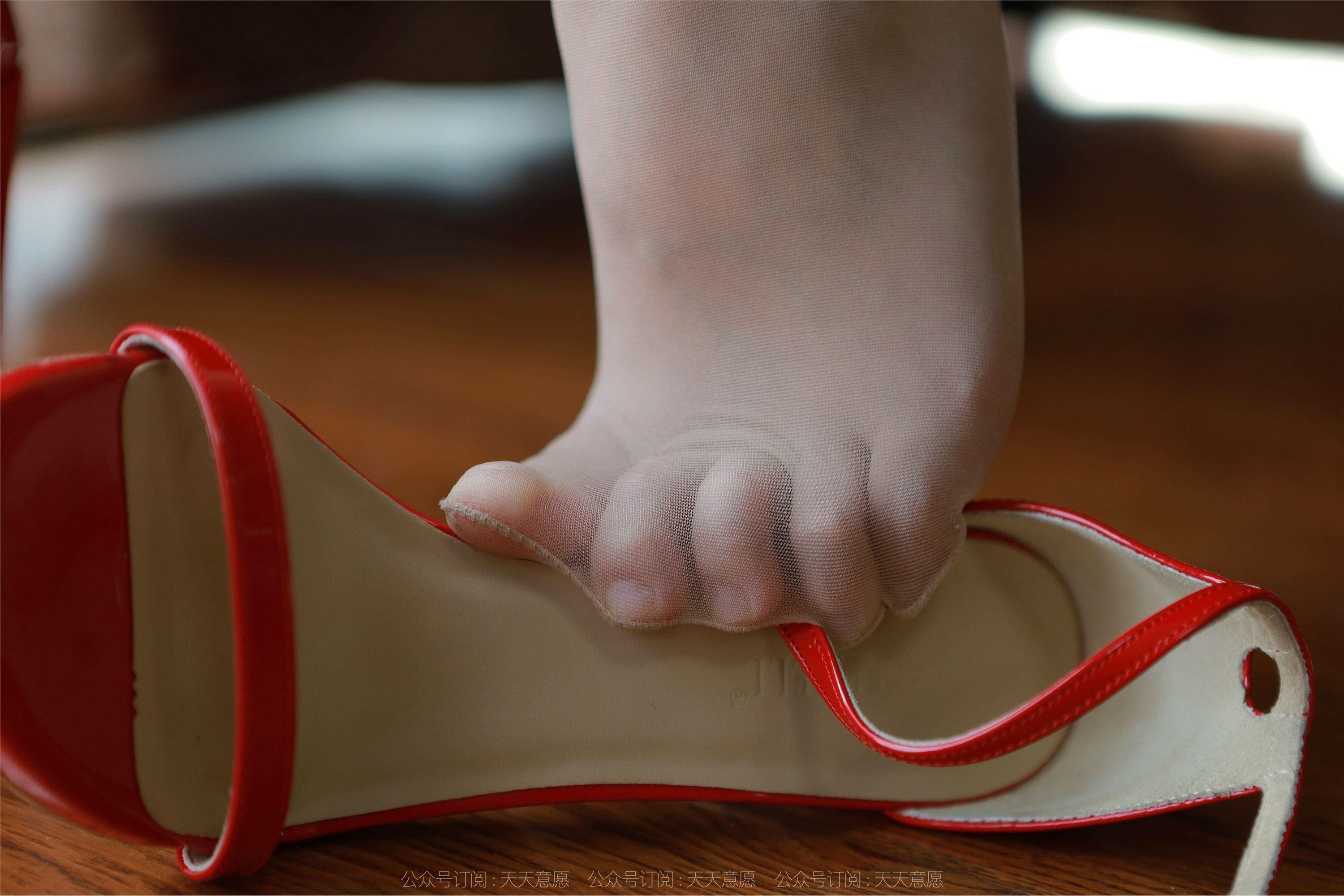 IESS异思趣向  2022.02.10 丝享家1001：秋秋《跨年夜性感红裙》